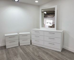 Dresser whit mirror and 2 nightstands - Cómoda con espejo y 2 mesitas de noche