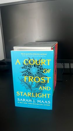 ACOTAR 5-Book Box Set – A Court of Thorns and Roses – Like New