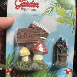 Fairy Garden Figurines 2 pieces Mushroom Welcome Sign Miniatures
