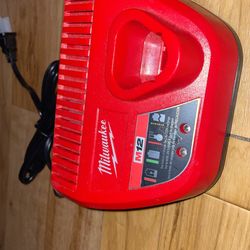 Milwaukee M12 Charger