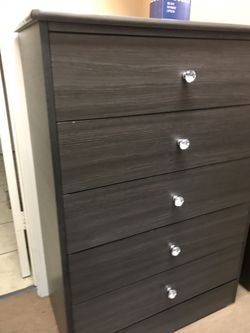 Compressed wood dresser wardrobe with 5 drawers with FREE DELIVERY INCLUDED