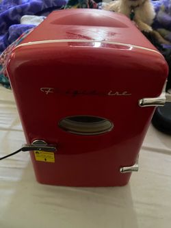 mini fridge comes with everything works great