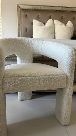 Dining room chair