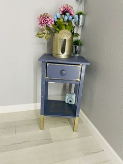 Small Corner Stand 