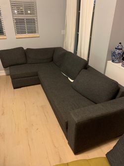 Sectional sofa with pull out bed