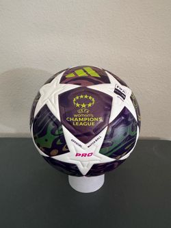 Munich 25 UEFA Women’s Champions League 2024/25 Soccer Ball – Size