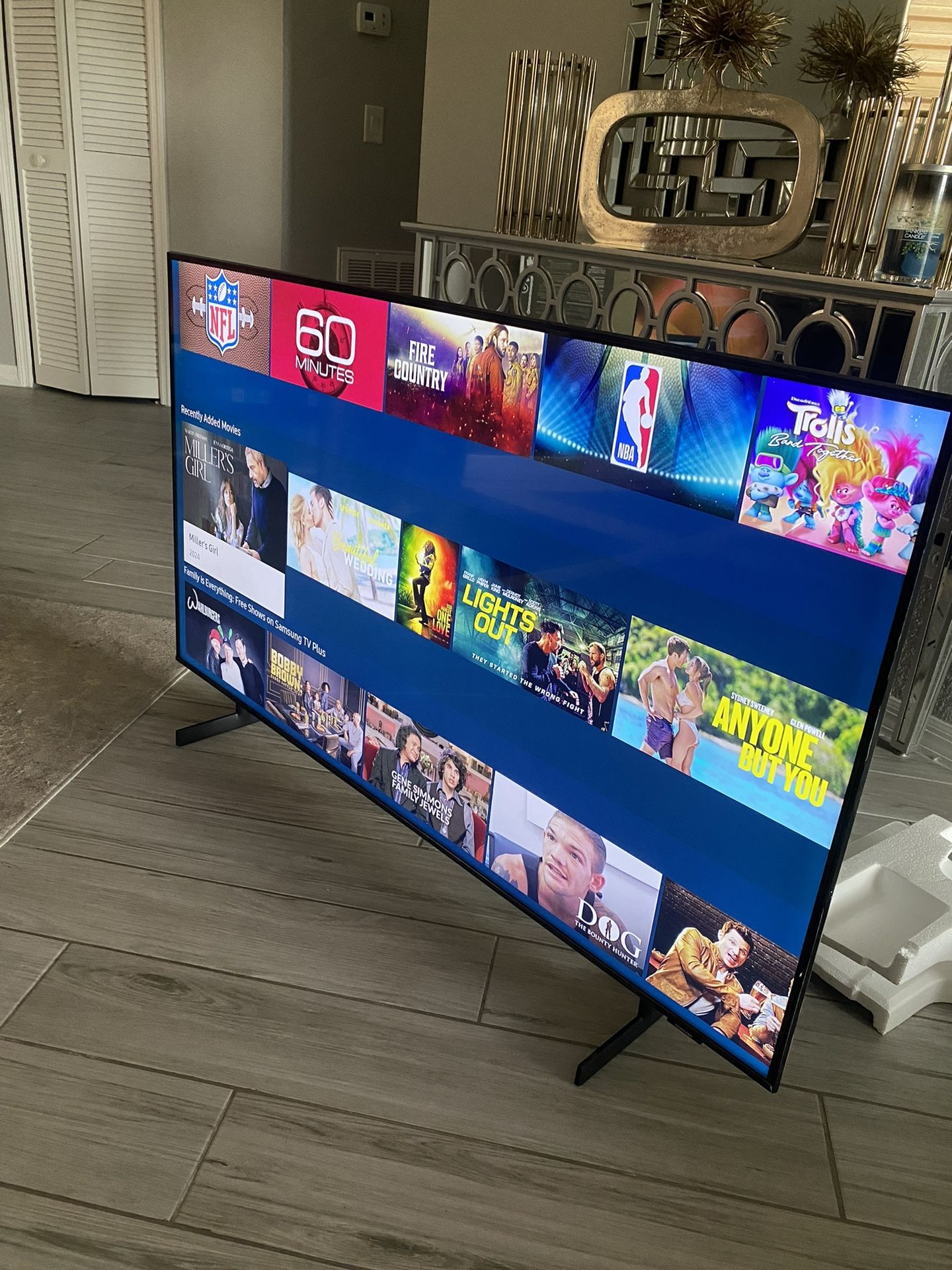 Samsung Crystal UHD AU8000 55" inches (open box)