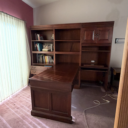 Offfice desk comes apart for transportation