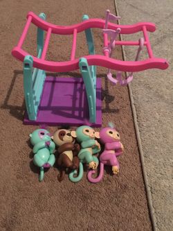 Fingerling play yard and 4 fingerlings