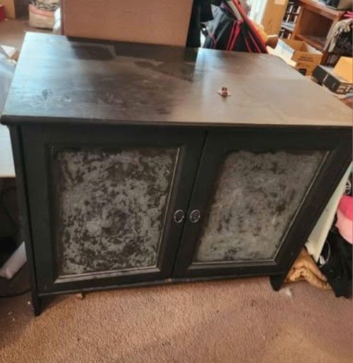 Storage Cabinet with 2 decorative doors