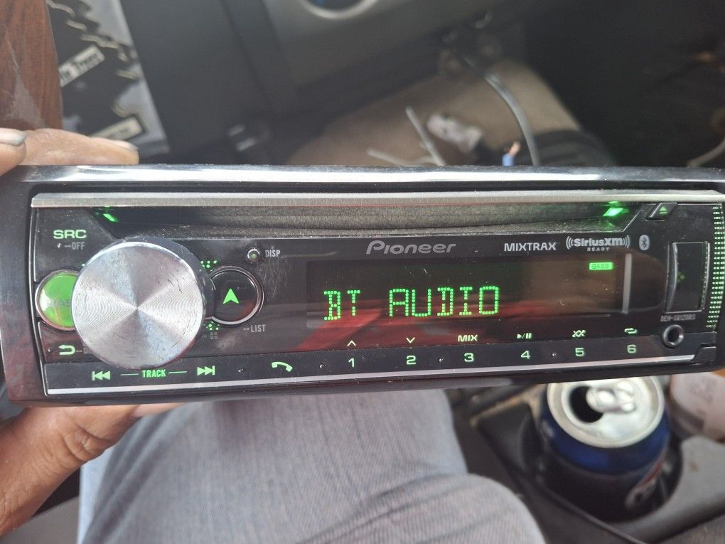 STEREO PIONEER CD AUX USB BLUETOOTH CAMBIA DE DIFERENTES COLORES GOOD CONDICIÓN ABLO ESPAÑOL