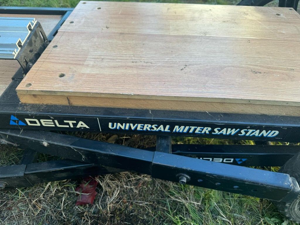 Saw Table With Wheel