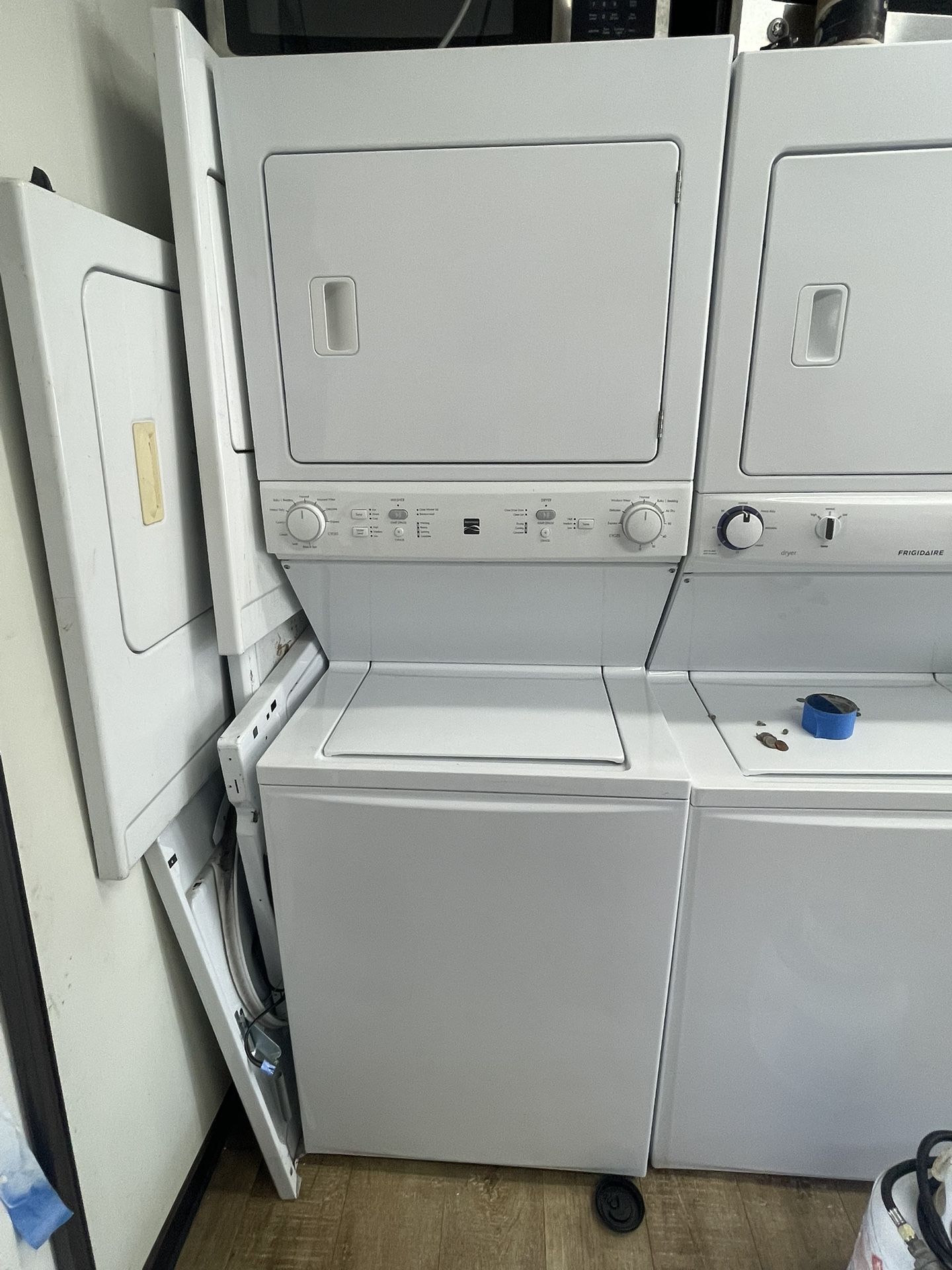 27’ Kenmore 220v Washer And Gas Dryer Combo Set In Excellent Condition