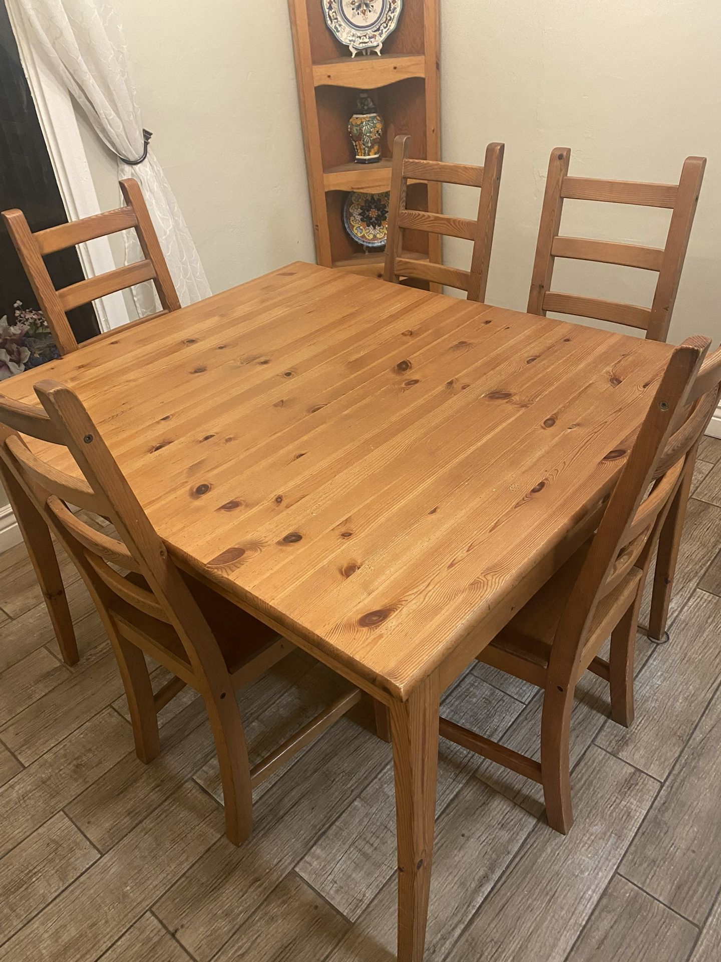 Dinner Table And Chairs 