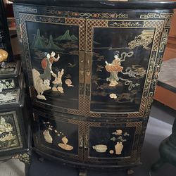 Orient Looking Cabinet