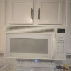 Microwave GE Brand  $120 O.B.O 
