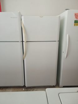 Frigidaire Refrigerator white 30" excellent . Warranty . Delivery available . 2203 Fowler st. Ft. Myers 33901