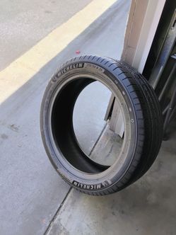 1 Tire used Michelin 235/50R20 Good condition $15.