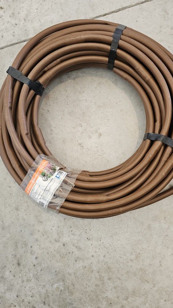 Earthline Brown
PC 100 ft.
1-GPH Pressure
Compensating Drip
Line with 18 in.
Spacing