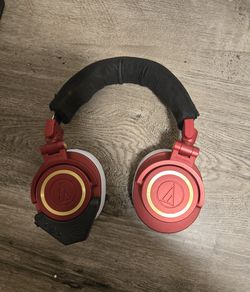 Audio-Technica ATH-M50xRD limited-edition headphones+ bluetooth adapter