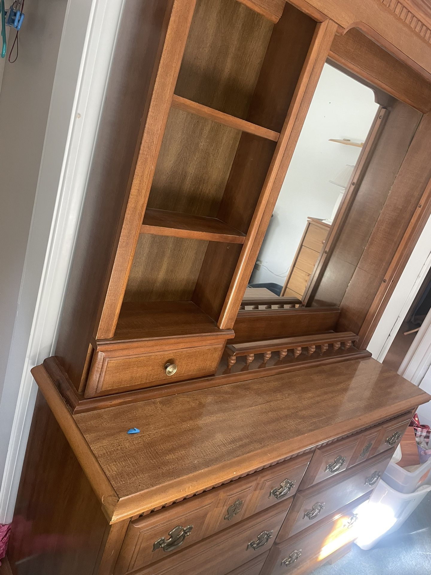 2piece Dresser With Mirror In Great Condition 