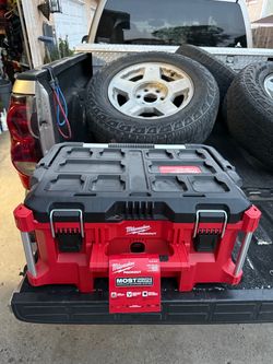 Milwaukee packout