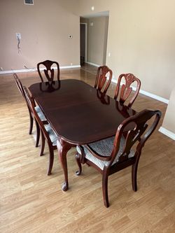Extendable Dining Table with 6 Chairs & Extension Leaves size 78x40 in