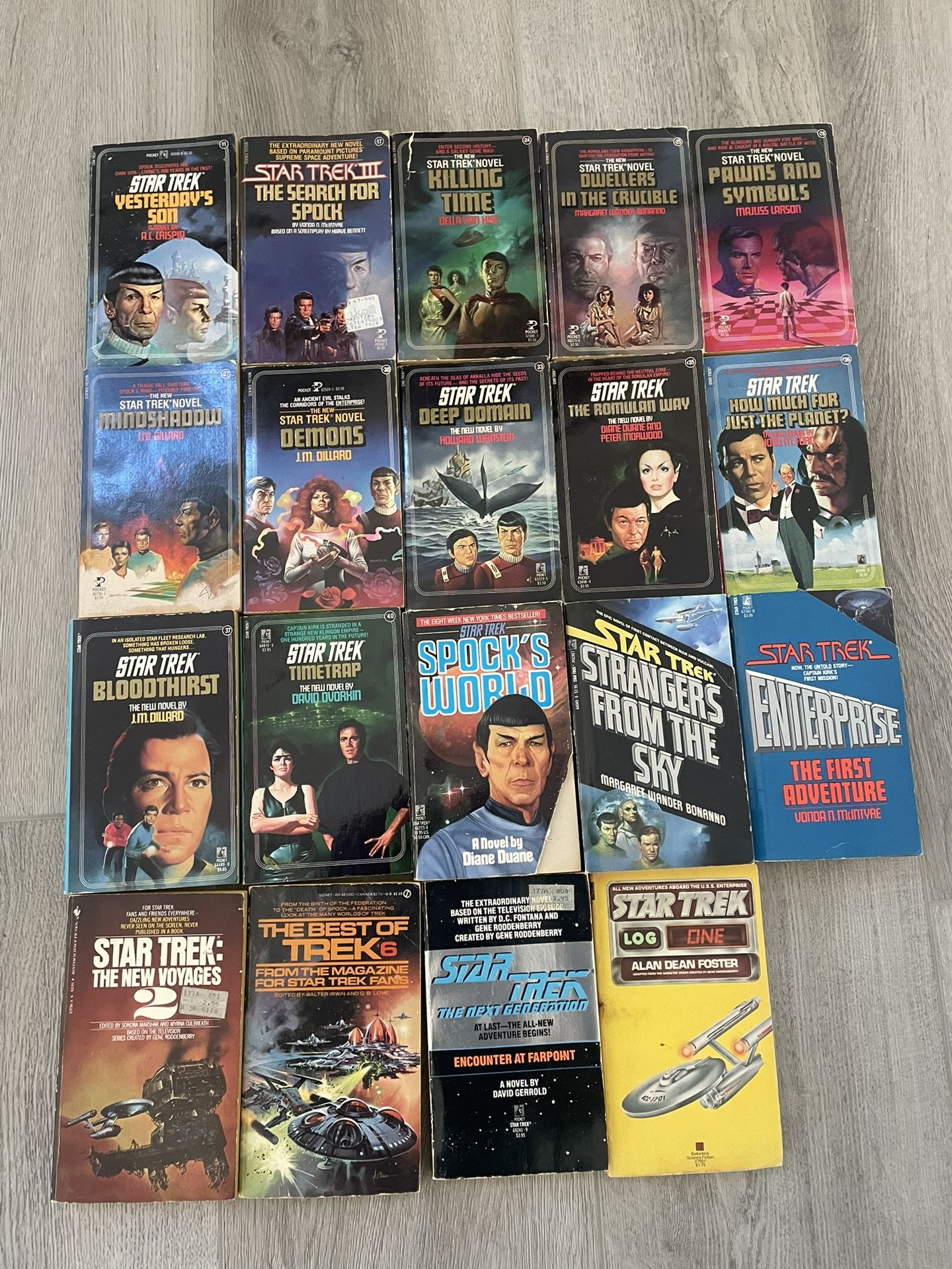 Lot of 19 Star Trek paperbacks From The 1980’s Series