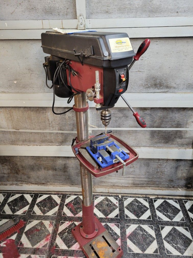 16-Speed Floor Drill