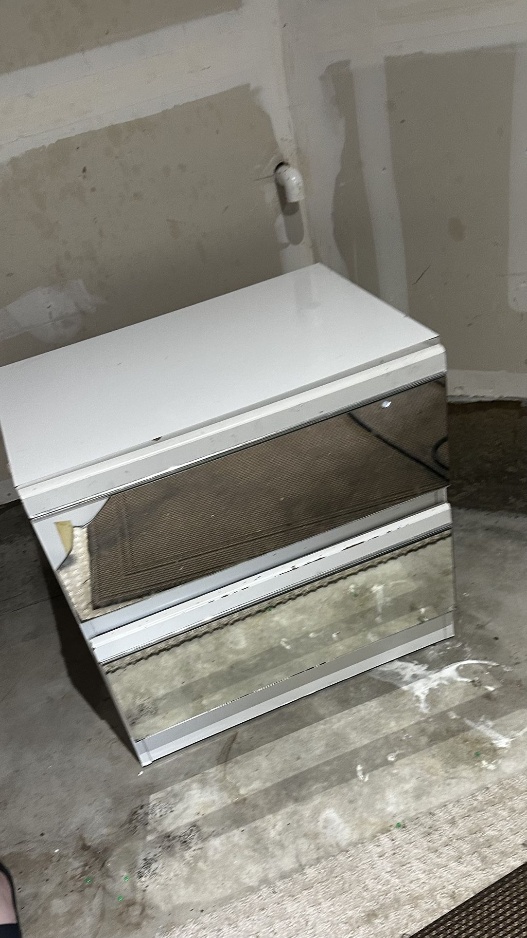 2 Drawer Nightstand 