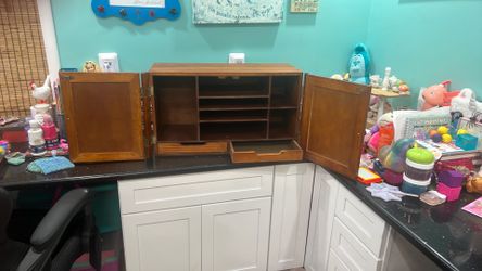Desk top file cabinet