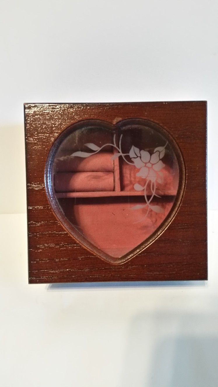 Wood Jewelry Box (Heart Shape Glass)