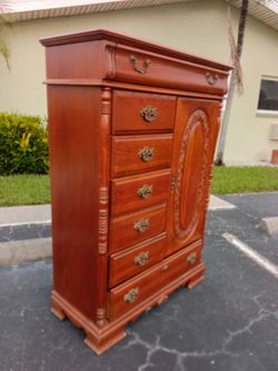 Dresser