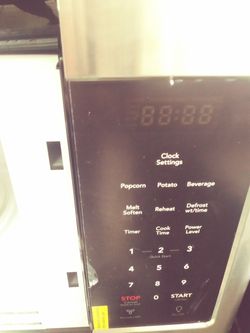 Frigidaire with vent microwave new