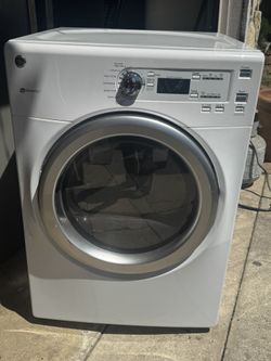 Excellent Condition GE Gas Dryer