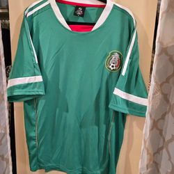 Like new Mexico Soccer size XL jersey ( reseda ca 91335)