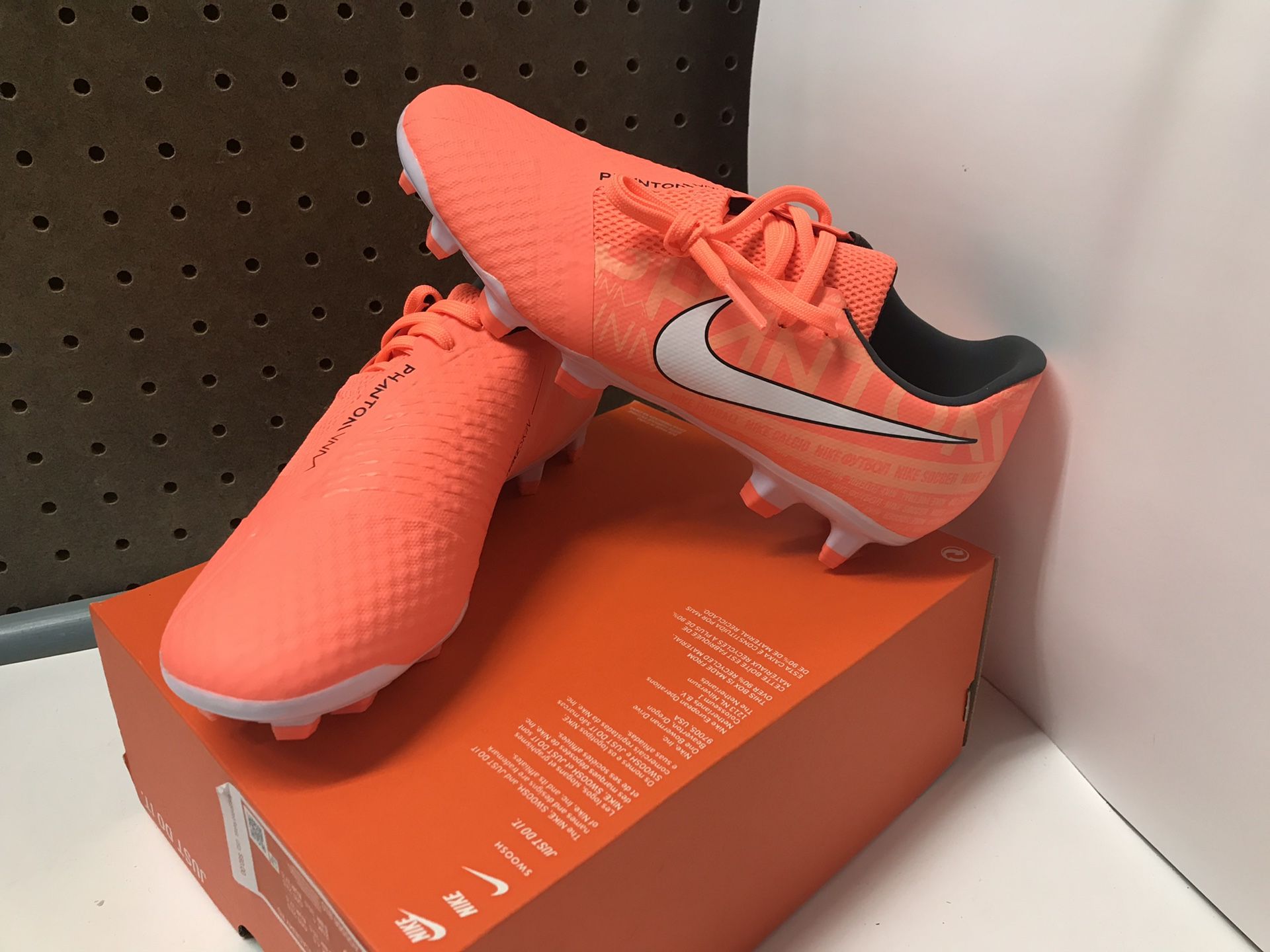 Nike Men Phantom Venom Academy FG Soccer Cleats (Mango/White) Size