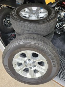 Toyota Wheels  265 70r17