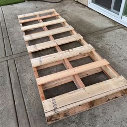 Large-Long Wooden Pallet