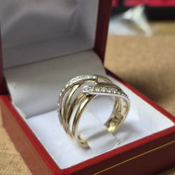 RinLadies' 14-Karat Gold Ring with Diamonds 
