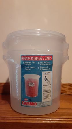 Set of 2 Cambro commercial 6qt. food storage containers