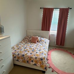 Living Spaces Full Bedroom Set 