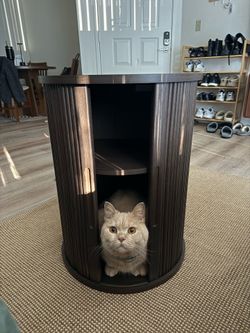 Round fluted end table / nightstand