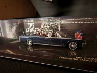 The Kennedy Car 1961 Lincoln Continental Presidential X-100 Minichamps 1/43 Case
