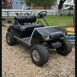 Club Car Golf Cart. Needs Batteries 