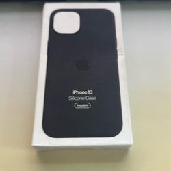 Apple iPhone 13 Silicone Case With MagSafe - Midnight 