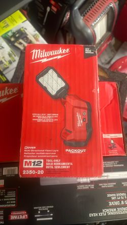Milwakee M12 multi directional floodlight