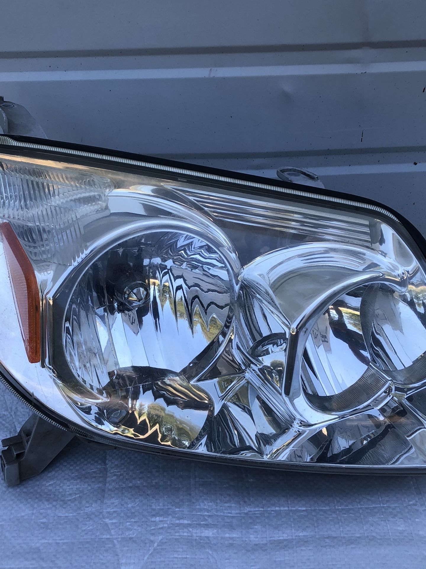 03-05 Toyota 4Runner Right Headlight