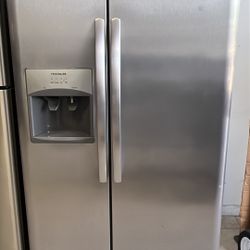 Refrigerator Frigidaire 36”