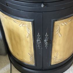 Round Side Table 